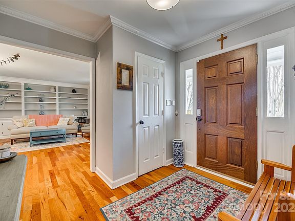 3rd image of 4618 Benridge Ln