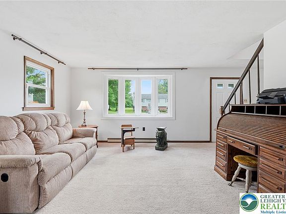 5th image of 1385 Woodmere Rd