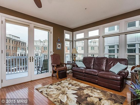 Kitchen Sitting Area