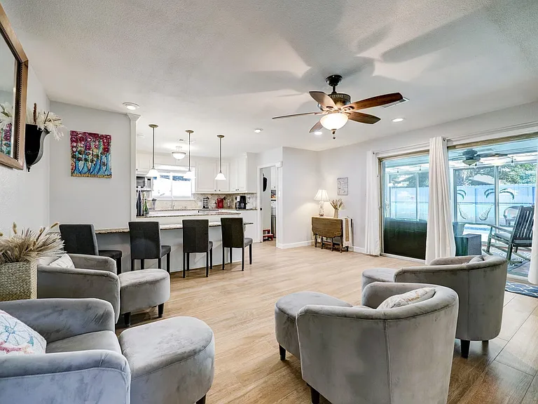 2824 E Palm Cir — Photo 15