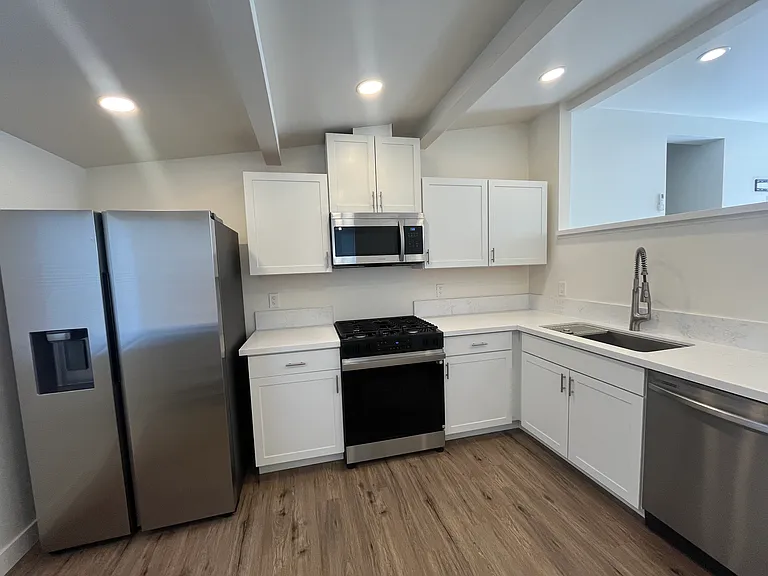 390 Hill St — Photo 5