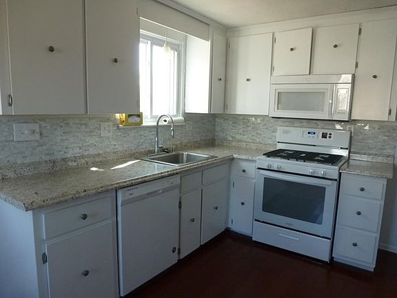 3rd image of 383-385 Pearl St