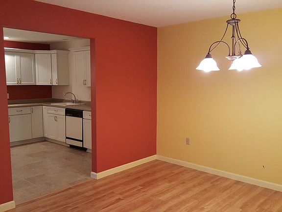 5th image of 6 Autumn Leaf Dr APT 4