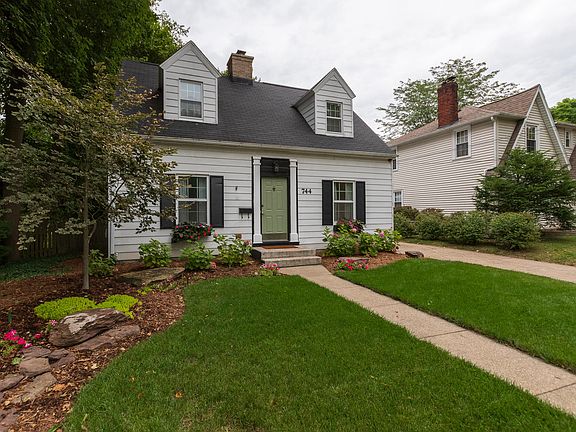 2nd image of 744 Montrose Ave