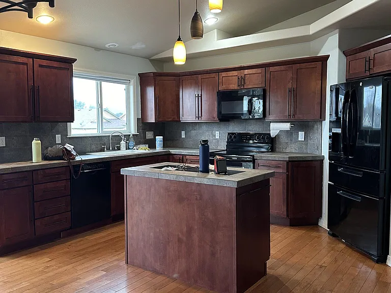 821 Circle Dr — Photo 3