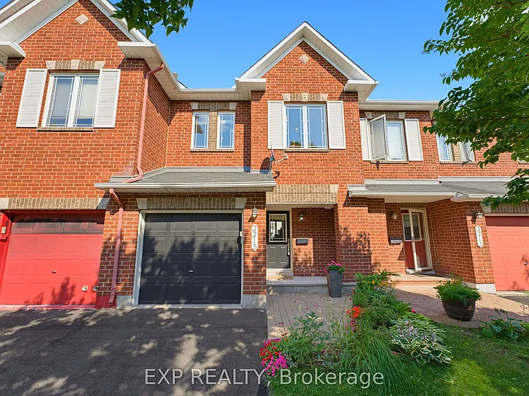 2215 Silverado Cres — Photo 1