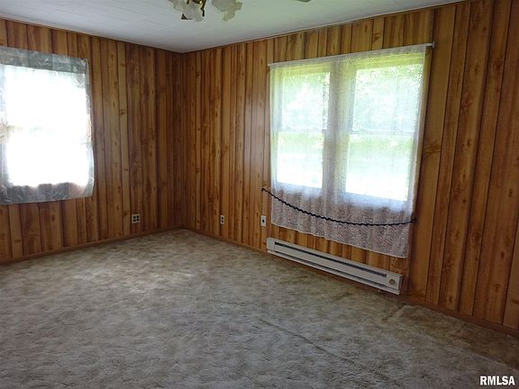2nd image of 823 E Highway 146