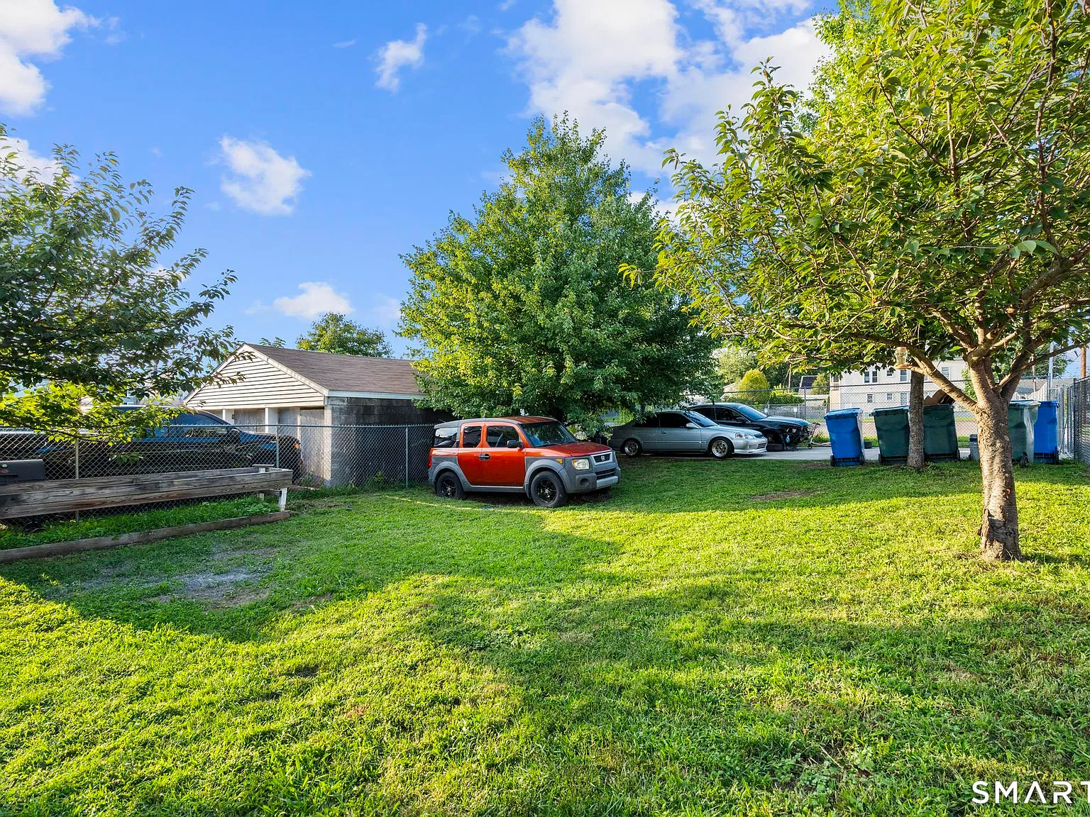 3 bed, 1.0 bath, 1988 sqft, $2,200 — Photo 3