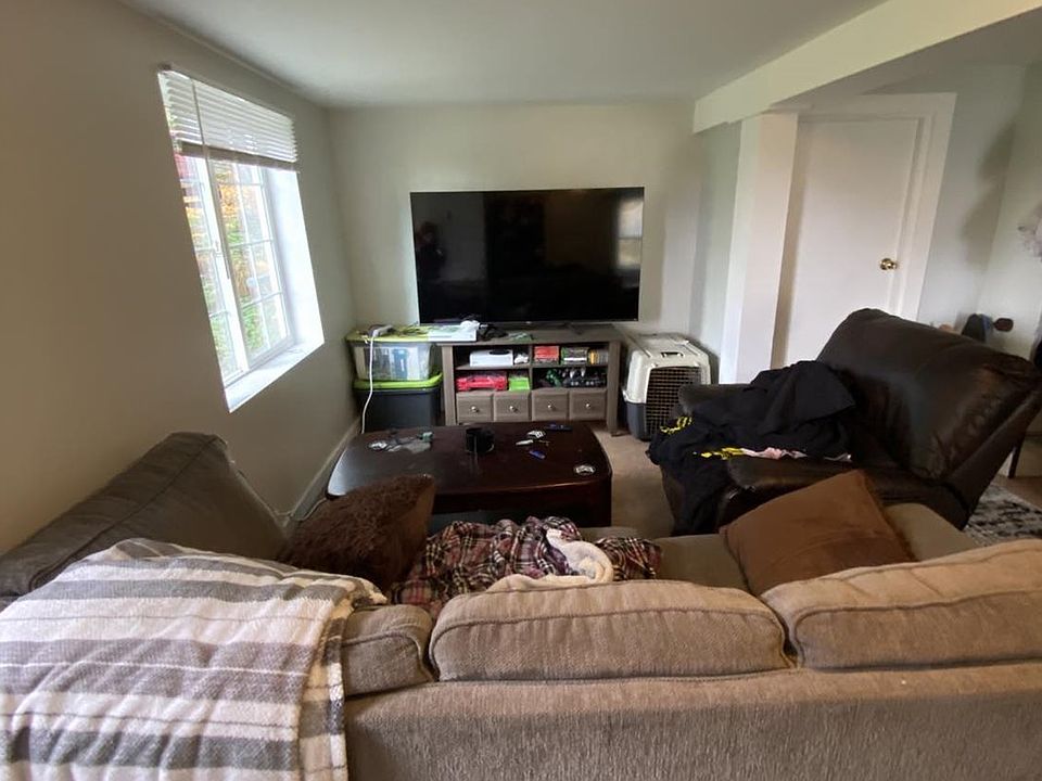 Living Room>