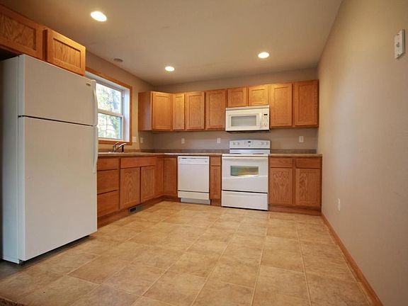 3rd image of 623 5th Ave S