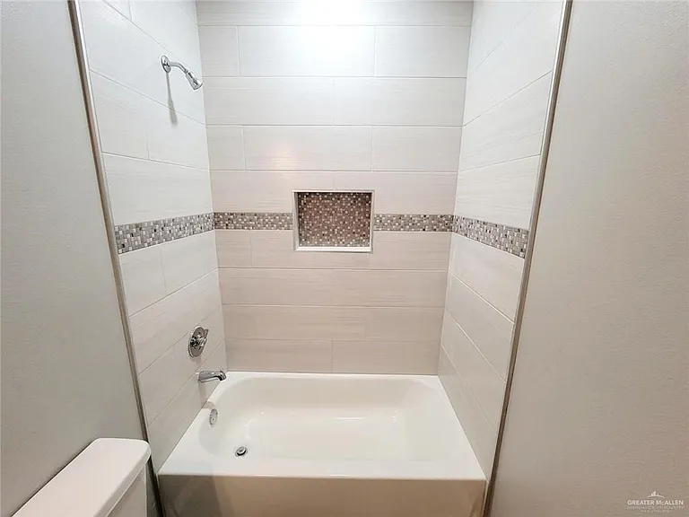1817 Davenport St #4 — Photo 12