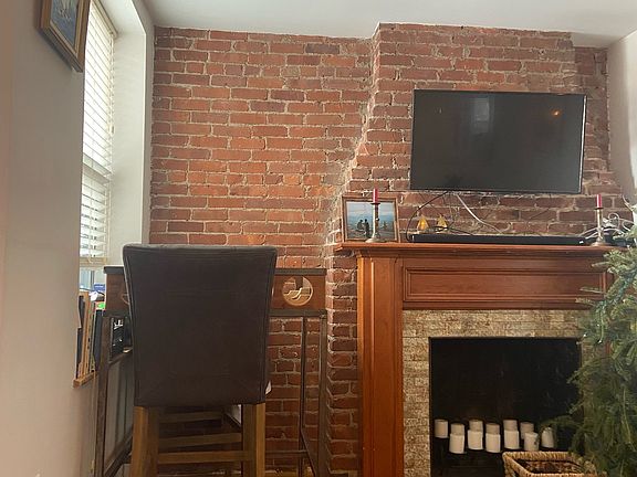 2nd image of 111 Gainsborough St Unit 407