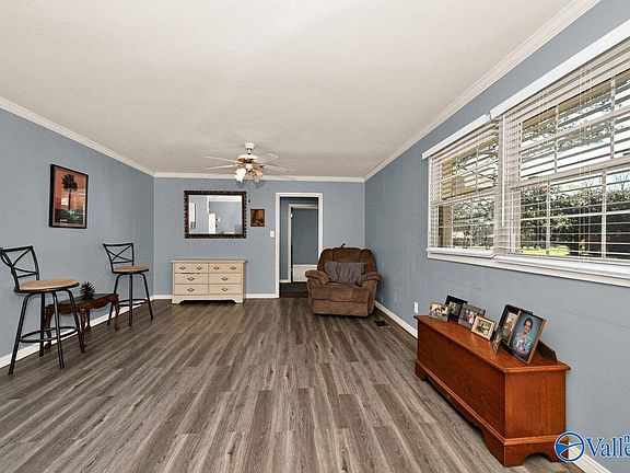 3rd image of 304 Albert St SW