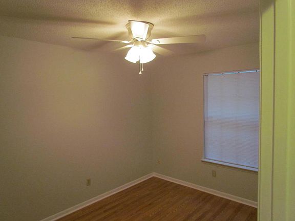 5th image of 412 Cedar Ave N APT B