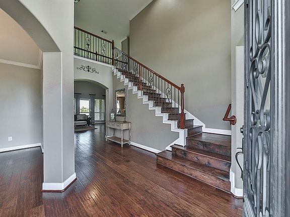 4th image of 8518 Den Oak Dr
