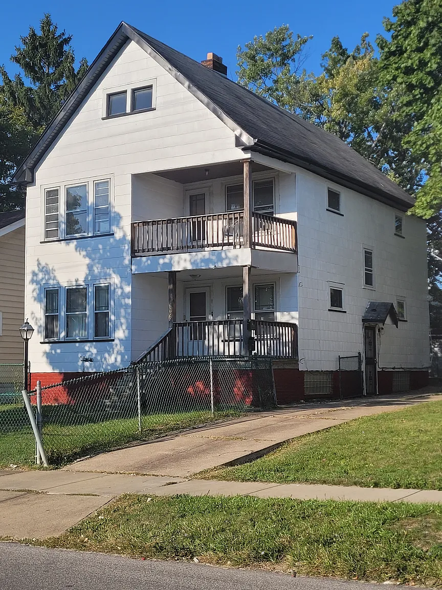 3900 E 123rd St photo 1