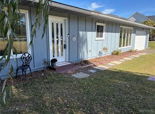 5427 Mapleton Rd, Lockport, NY 14094