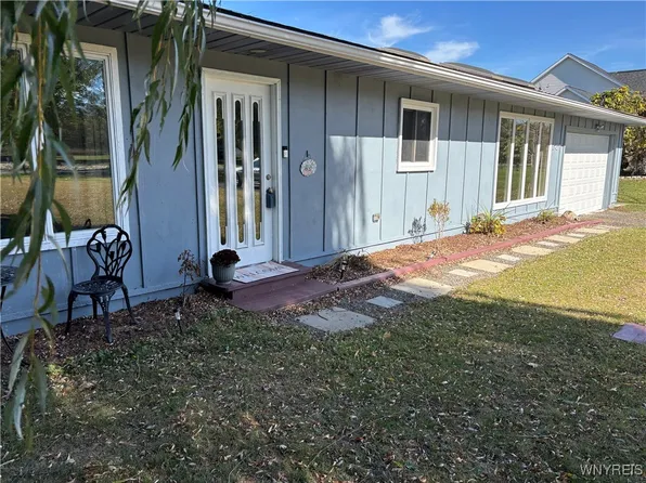 5427 Mapleton Rd, Lockport, NY 14094