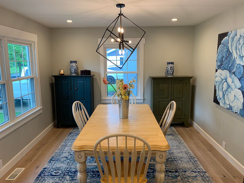 2nd image of 2834 Mariposa Dr