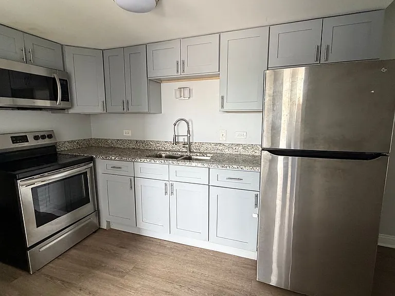 7631 W 63rd Pl — Photo 10