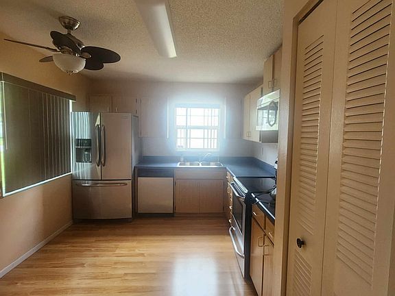 4th image of 3142 Carlsbad St