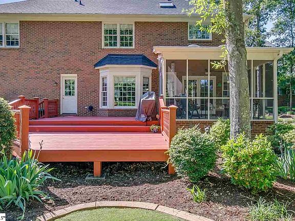 2nd image of 105 Brook Hollow Ct