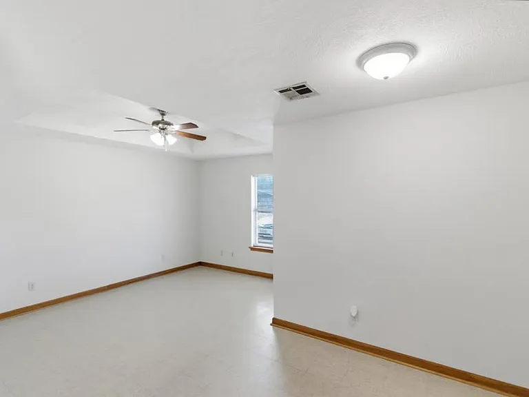 2208 N Malcolm St — Photo 4