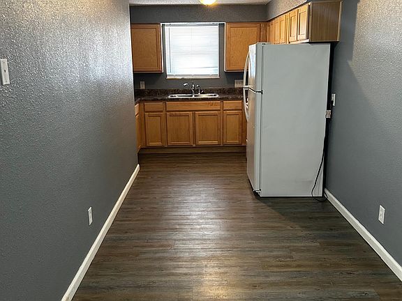 3rd image of 713 Oak St APT 8