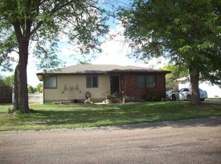816 W 10th St, Goodland, KS 67735