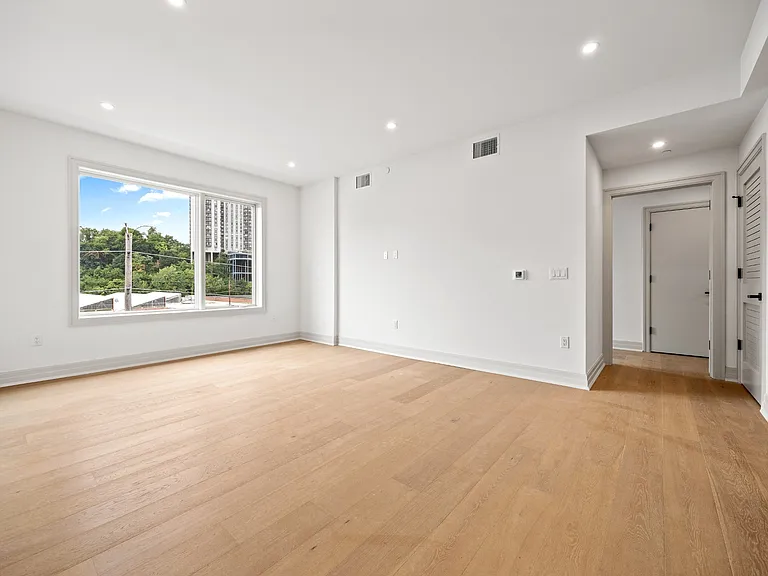 921 Madison St #508 — Photo 5