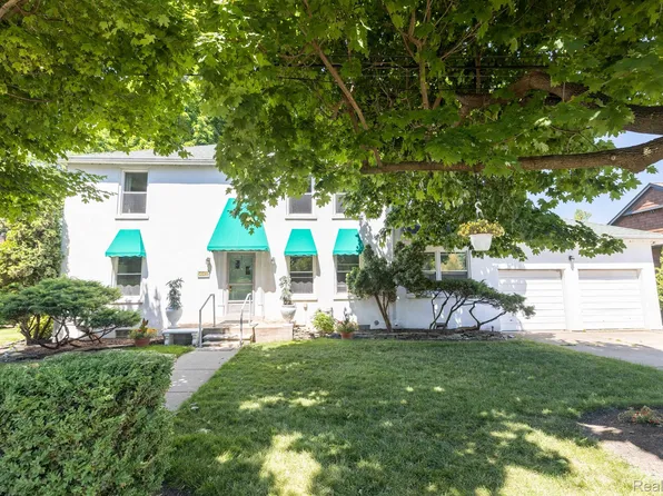 28290 Elba Dr, Grosse Ile, MI 48138