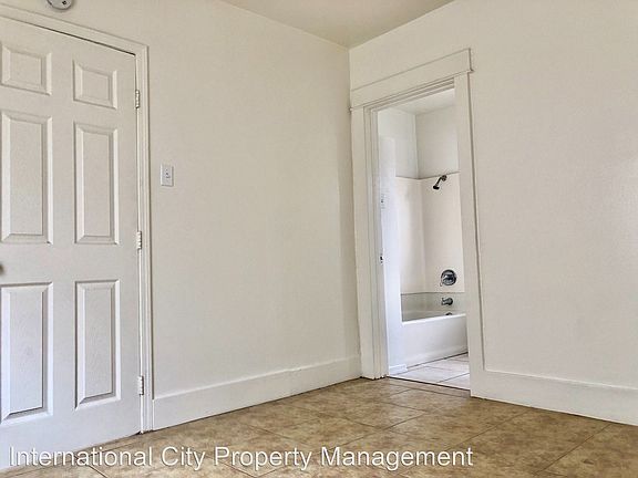 5th image of 2240 Santa Fe Ave APT E