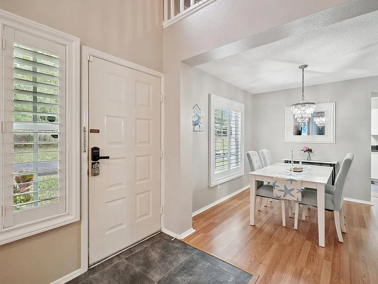 2243 Andover Cir — Photo 4