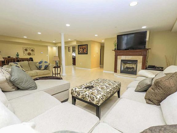 5th image of 123 Hiering Ave APT 2