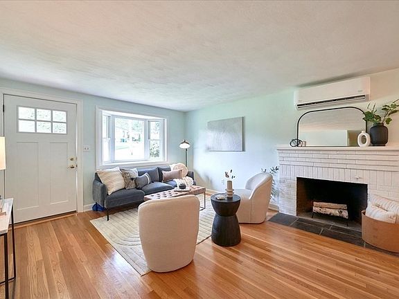 4th image of 135 Juniper Dr