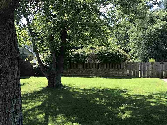 4th image of 1124 Brookshire Dr