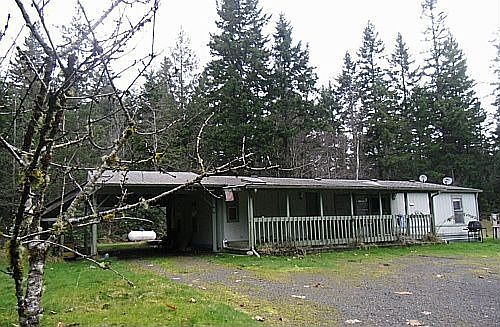 Front of Home w/LG Carport