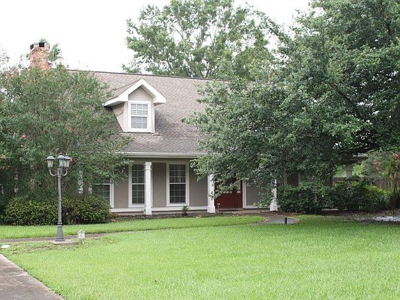 3rd image of 802 Lakelyn Dr
