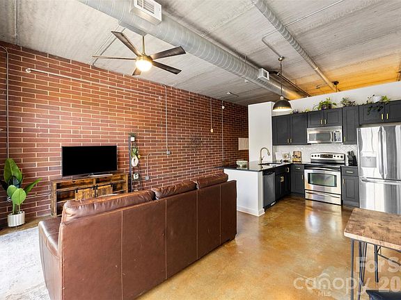 4th image of 626 N Graham St Suite 205