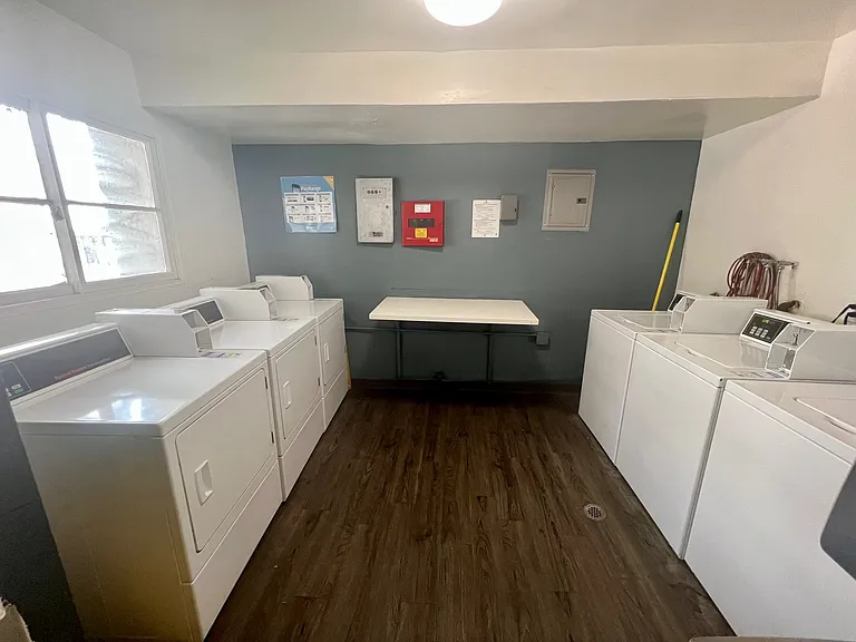 433 Pioneer Drive — Photo 5
