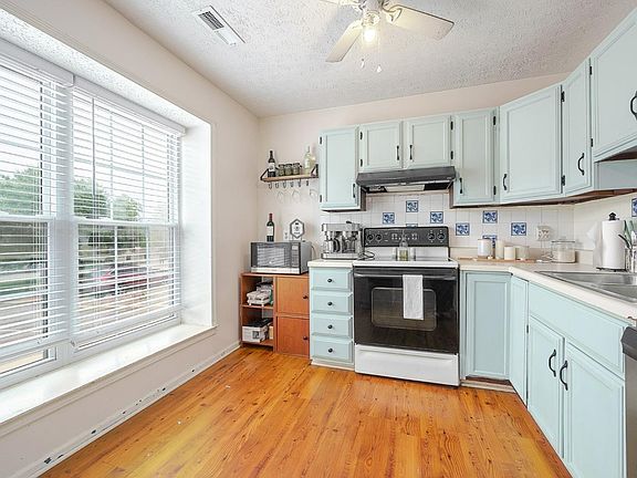 4th image of 1460 Ashbourne Dr