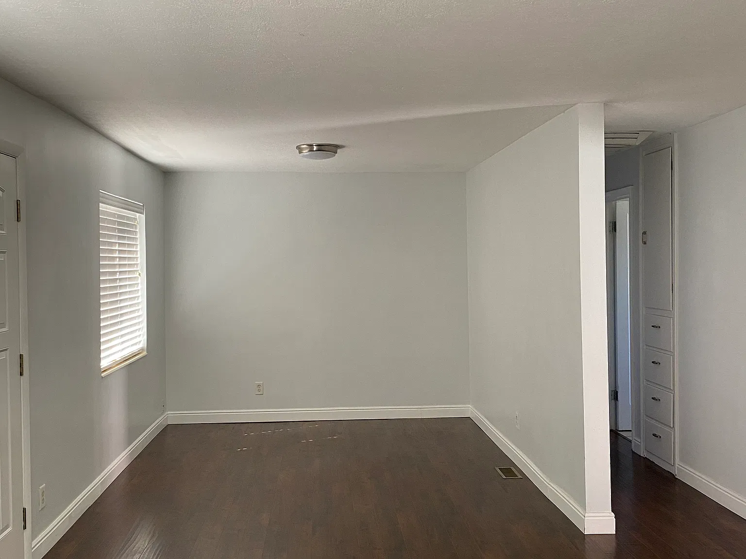 2565 E Yermo Ave — Photo 1