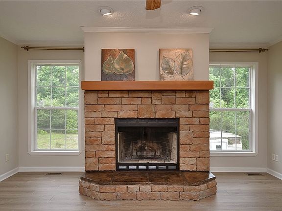2nd image of 579 Daventon Rd