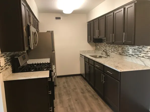 1515 N Windsor Dr APT 302, Arlington Heights, IL 60004