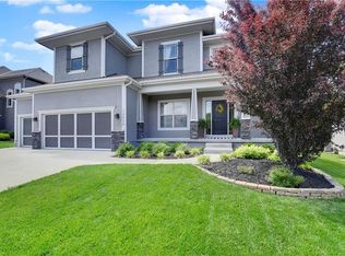 12230 S Sunray Dr, Olathe, KS 66061