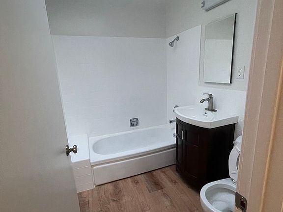 5th image of 2144 Grove St APT 5