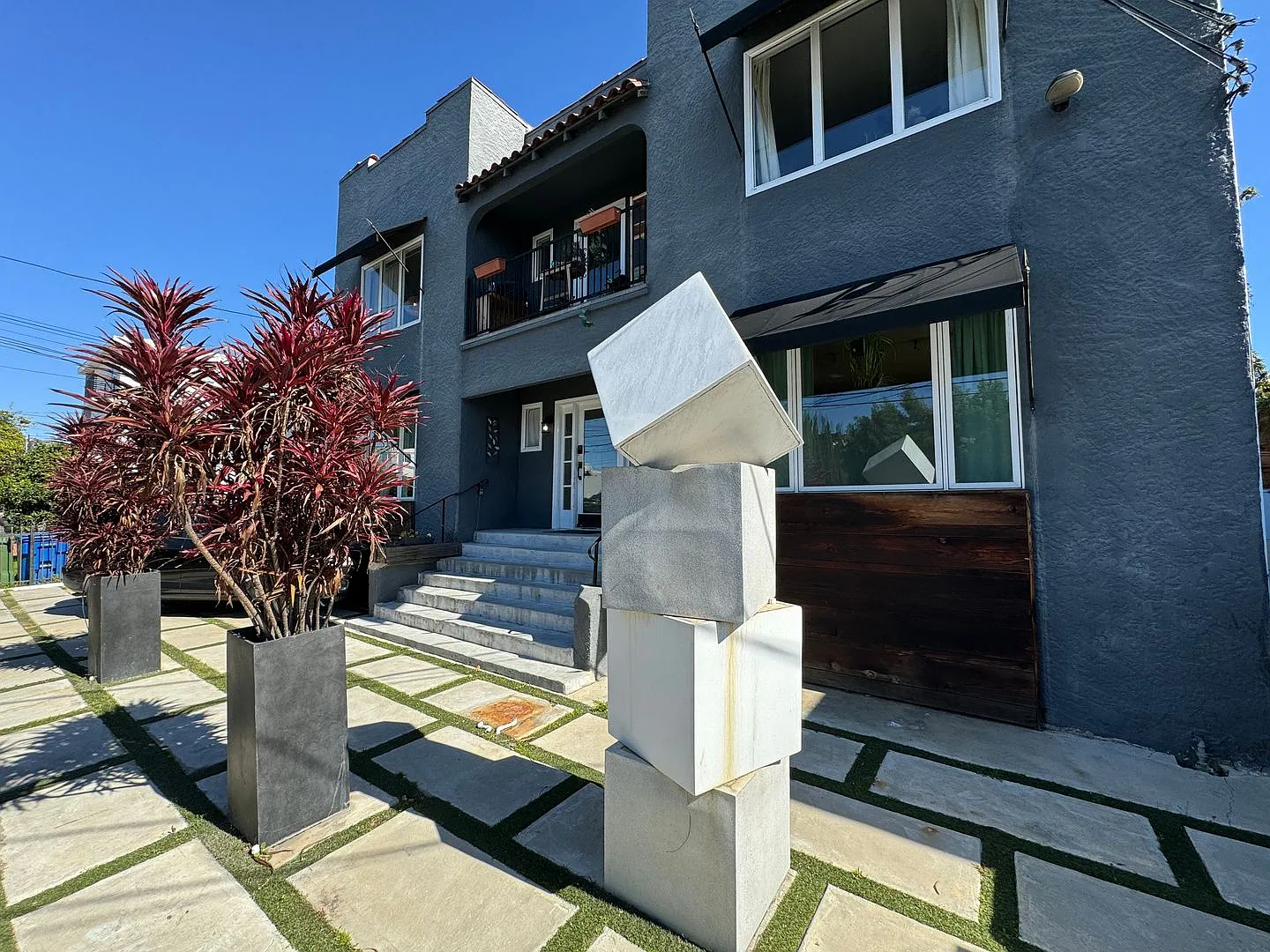 Kenmore — Photo 1