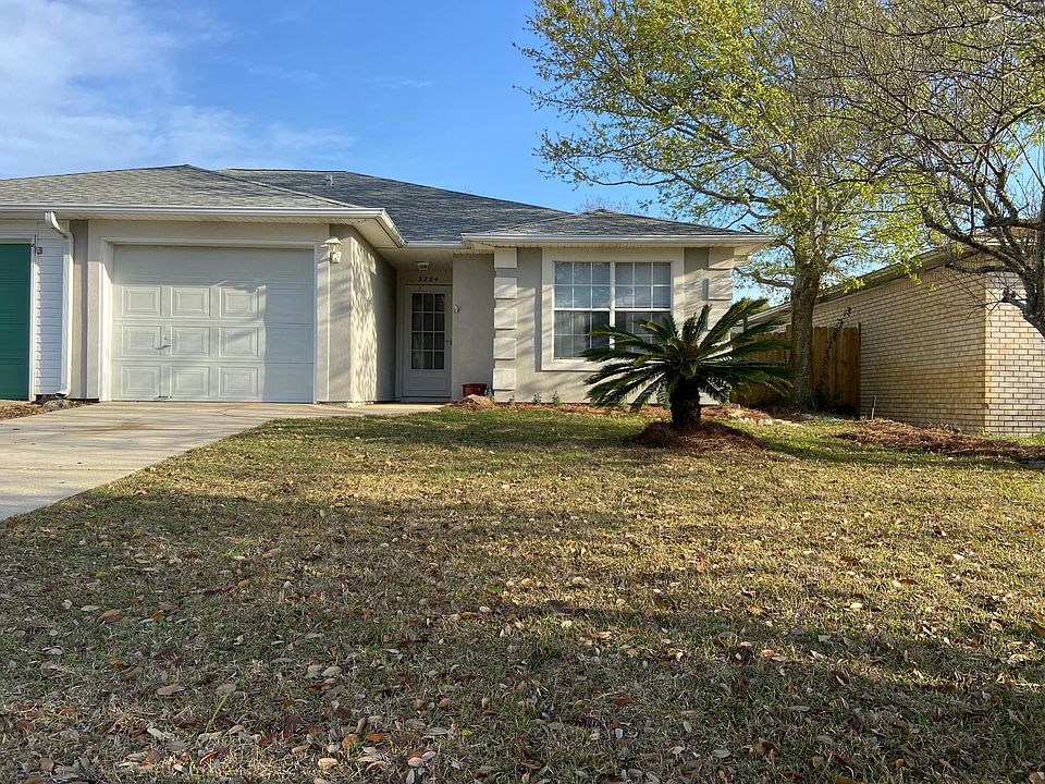 Gulf Breeze Duplex
With single car garage!