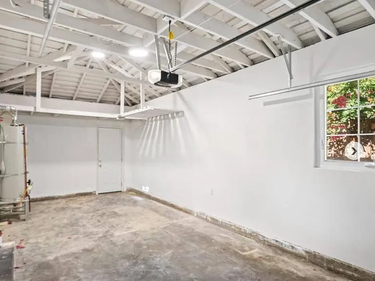 1449 Jeffery Ave — Photo 13