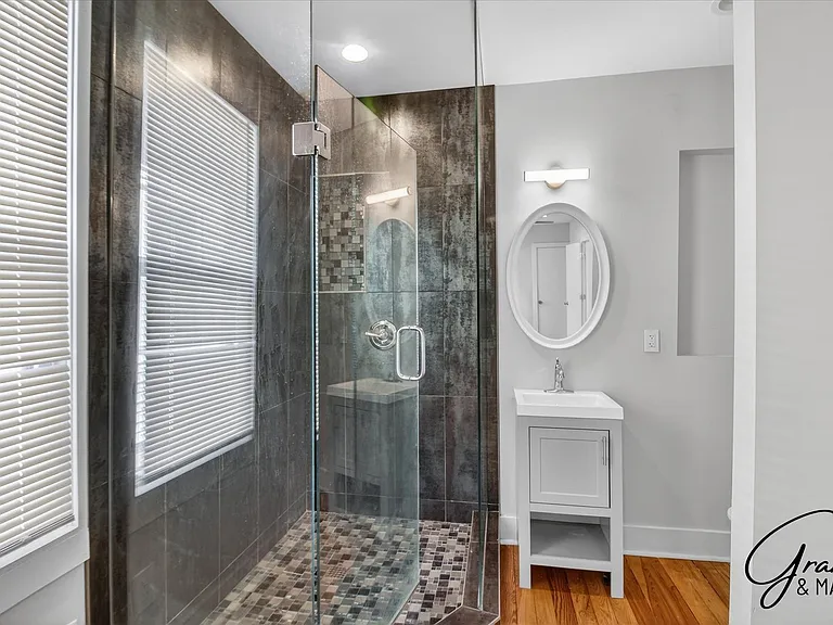 2315 Yemans St — Photo 19